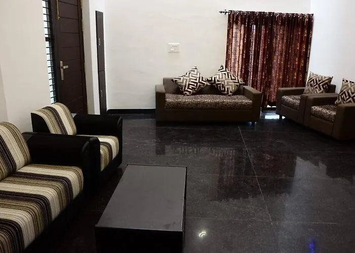 Crescent Homestay